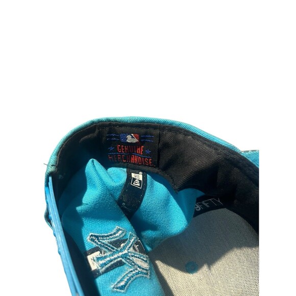 New Era 9fifty Embroidered New York Yankees teal/silver snapback hat - Picture 7 of 7